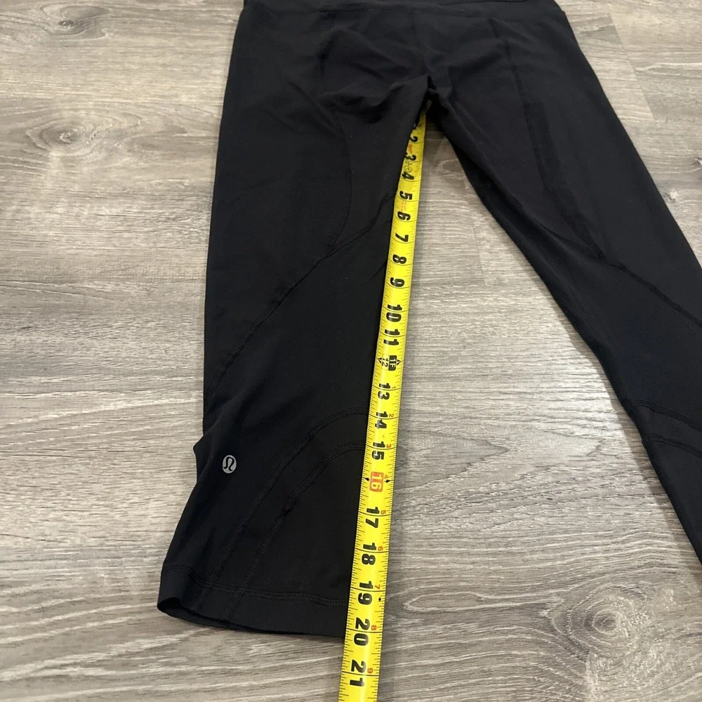 Lululemon Women's Size 8 Cropped Leggings